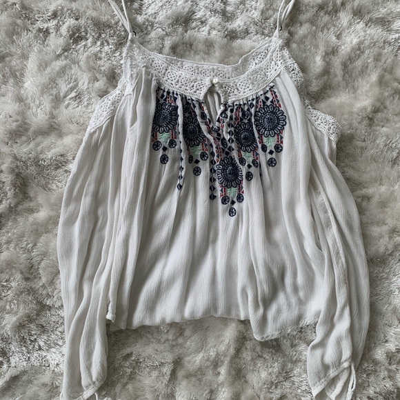 Cold shoulder top - Picture 3 of 4